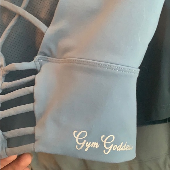 Gym top - Picture 3 of 4